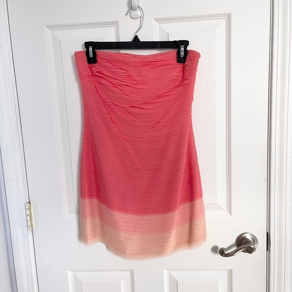 Alice + Olivia Dresses & Skirts - Alice + Olivia strapless dress